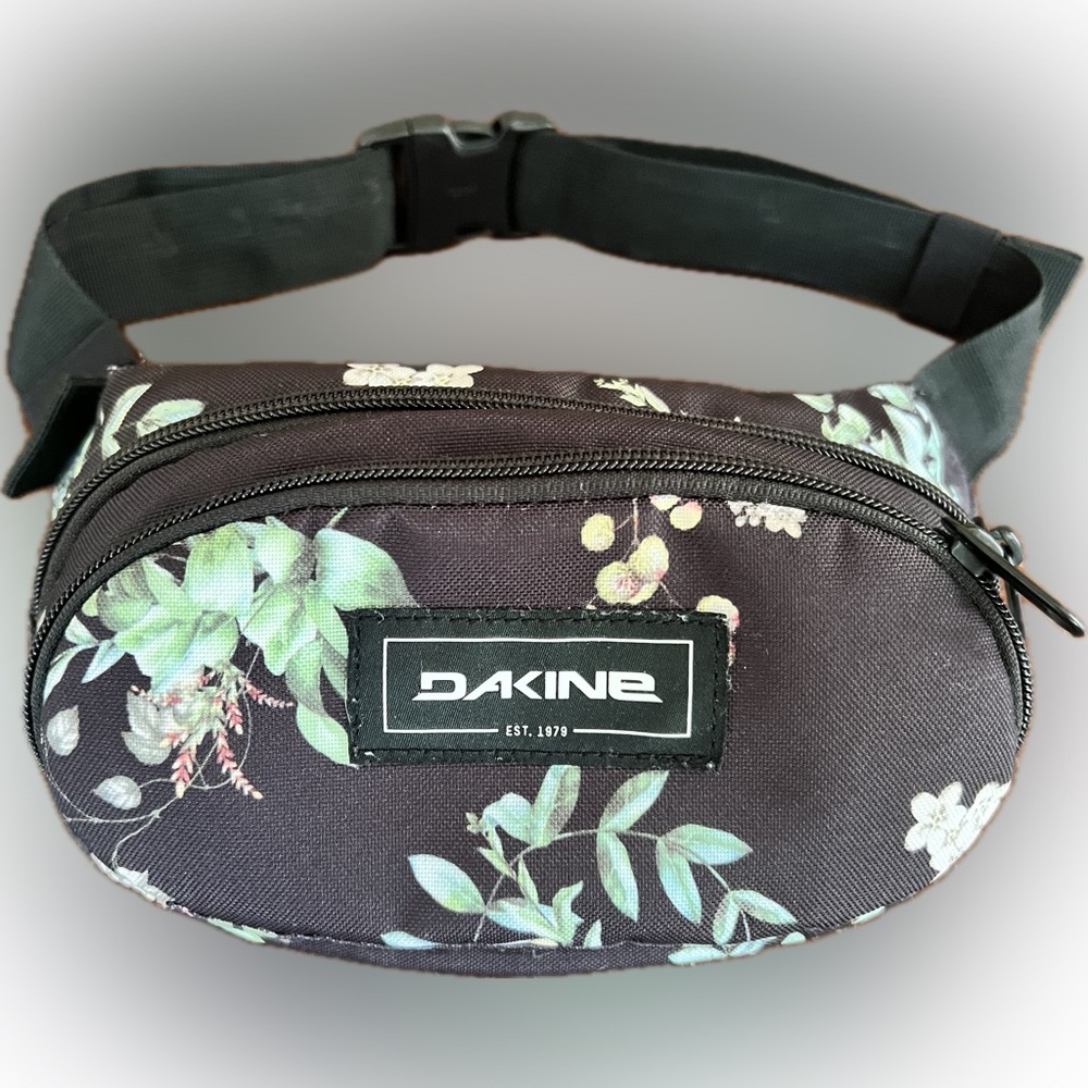 Dakine Black Belt Bag with Adjustable Strap
